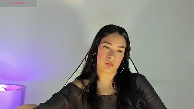 Snapshot of bella_hadid1_ chatting on February 8, 2025, 10:08 pm bella hadid1  online show from February 8, 2025, 10:08 pm