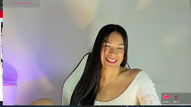 Snapshot of bella_hadid1_ chatting on February 16, 2025, 7:04 am bella hadid1  online show from February 16, 2025, 7:04 am