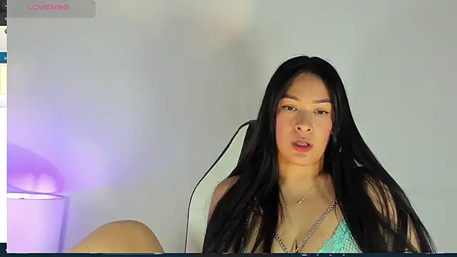 Snapshot of bella_hadid1_ chatting on February 22, 2025, 7:03 pm bella hadid1  online show from February 22, 2025, 7:03 pm