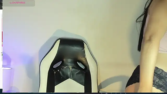 Snapshot of bella_hadid1_ chatting on February 25, 2025, 3:52 am bella hadid1  online show from February 25, 2025, 3:52 am