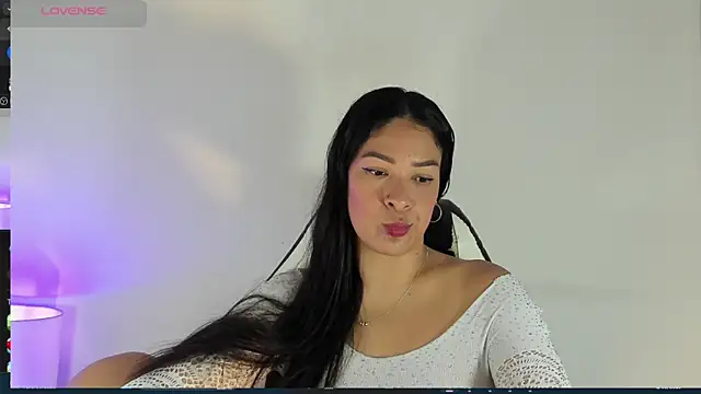 Snapshot of bella_hadid1_ chatting on March 2, 2025, 1:38 pm bella hadid1  online show from March 2, 2025, 1:38 pm