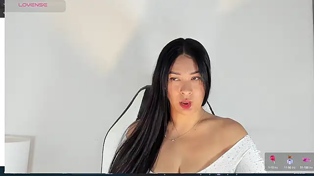 Snapshot of bella_hadid1_ chatting on March 2, 2025, 5:58 pm bella hadid1  online show from March 2, 2025, 5:58 pm