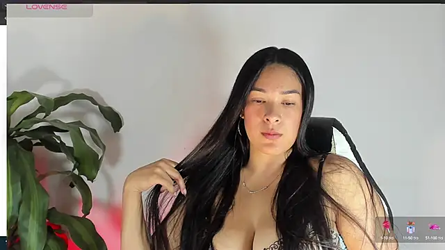 Snapshot of bella_hadid1_ chatting on March 17, 2025, 12:08 am bella hadid1  online show from March 17, 2025, 12:08 am