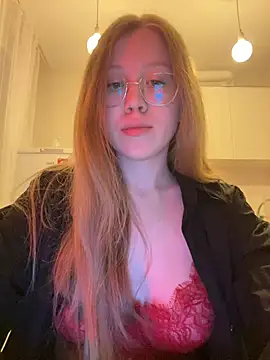 Snapshot of Eva_Weyne chatting on February 4, 2025, 6:27 pm Eva Weyne online show from February 4, 2025, 6:27 pm