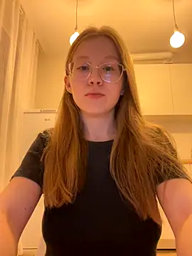 Snapshot of Eva_Weyne chatting on October 2, 2025, 8:27 pm Eva Weyne online show from October 2, 2025, 8:27 pm