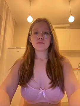 Snapshot of Eva_Weyne chatting on October 14, 2025, 8:20 pm Eva Weyne online show from October 14, 2025, 8:20 pm