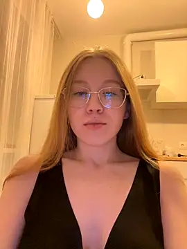 Snapshot of Eva_Weyne chatting on October 26, 2025, 8:04 pm Eva Weyne online show from October 26, 2025, 8:04 pm