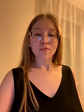 Snapshot of Eva_Weyne chatting on October 29, 2025, 6:42 pm Eva Weyne online show from October 29, 2025, 6:42 pm