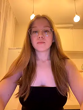 Snapshot of Eva_Weyne chatting on October 31, 2025, 7:37 pm Eva Weyne online show from October 31, 2025, 7:37 pm