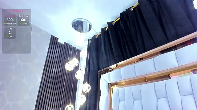 SarayRoyse online show from November 22, 2025, 7:35 pm