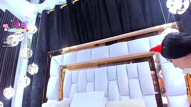 SarayRoyse online show from April 10, 2026, 7:51 pm