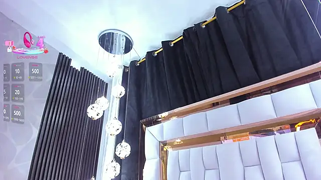 SarayRoyse online show from April 18, 2026, 7:51 pm