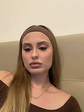 Sweet  Milly online show from March 18, 2026, 4:43 pm