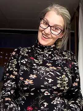 Snapshot of irinamaux chatting on September 28, 2025, 5:24 am irinamaux online show from September 28, 2025, 5:24 am