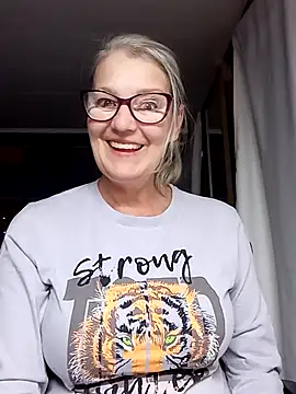 Snapshot of irinamaux chatting on October 4, 2025, 7:17 am irinamaux online show from October 4, 2025, 7:17 am