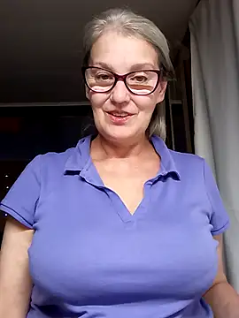 Snapshot of irinamaux chatting on October 4, 2025, 8:07 pm irinamaux online show from October 4, 2025, 8:07 pm