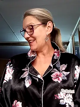 Snapshot of irinamaux chatting on October 10, 2025, 4:33 am irinamaux online show from October 10, 2025, 4:33 am