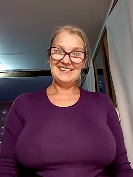 Snapshot of irinamaux chatting on October 15, 2025, 6:46 am irinamaux online show from October 15, 2025, 6:46 am