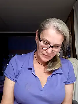 Snapshot of irinamaux chatting on October 24, 2025, 4:25 pm irinamaux online show from October 24, 2025, 4:25 pm