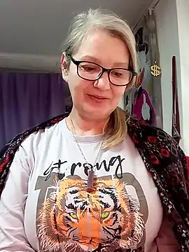 irinamaux online show from February 18, 2026, 6:53 am