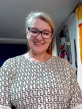 Snapshot of irinamaux chatting on April 18, 2026, 8:18 am irinamaux online show from April 18, 2026, 8:18 am