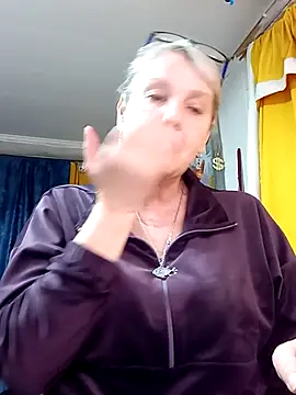 Snapshot of irinamaux chatting on April 18, 2026, 7:18 pm irinamaux online show from April 18, 2026, 7:18 pm