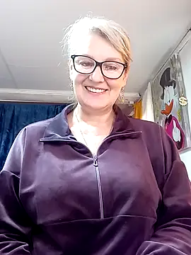 Snapshot of irinamaux chatting on April 19, 2026, 8:02 am irinamaux online show from April 19, 2026, 8:02 am