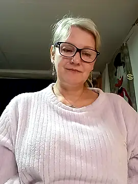 Snapshot of irinamaux chatting on April 21, 2026, 1:42 am irinamaux online show from April 21, 2026, 1:42 am