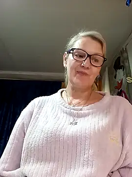 Snapshot of irinamaux chatting on April 22, 2026, 4:37 am irinamaux online show from April 22, 2026, 4:37 am
