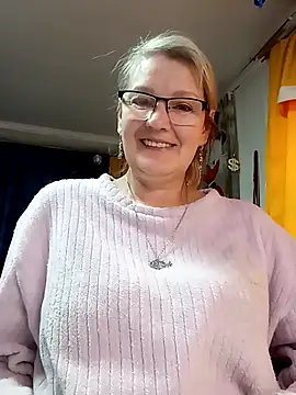 Snapshot of irinamaux chatting on April 28, 2026, 7:13 am irinamaux online show from April 28, 2026, 7:13 am