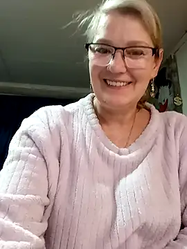 Snapshot of irinamaux chatting on April 28, 2026, 10:37 pm irinamaux online show from April 28, 2026, 10:37 pm