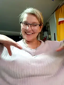 Snapshot of irinamaux chatting on April 29, 2026, 12:31 pm irinamaux online show from April 29, 2026, 12:31 pm