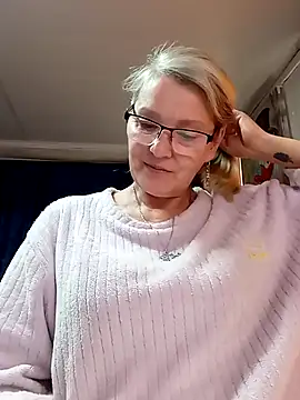 Snapshot of irinamaux chatting on May 1, 2026, 6:18 am irinamaux online show from May 1, 2026, 6:18 am