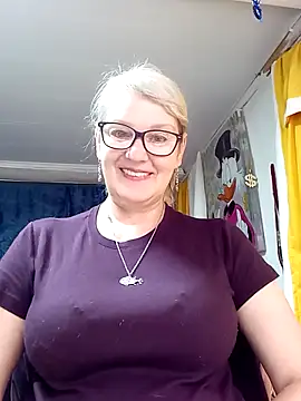 Snapshot of irinamaux chatting on May 4, 2026, 1:12 am irinamaux online show from May 4, 2026, 1:12 am