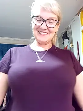 Snapshot of irinamaux chatting on May 4, 2026, 5:20 pm irinamaux online show from May 4, 2026, 5:20 pm
