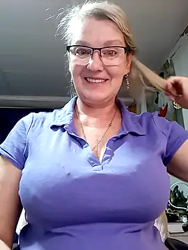 Snapshot of irinamaux chatting on May 6, 2026, 9:09 pm irinamaux online show from May 6, 2026, 9:09 pm