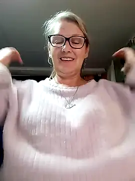 Snapshot of irinamaux chatting on May 7, 2026, 9:31 pm irinamaux online show from May 7, 2026, 9:31 pm