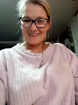 Snapshot of irinamaux chatting on May 10, 2026, 3:39 pm irinamaux online show from May 10, 2026, 3:39 pm