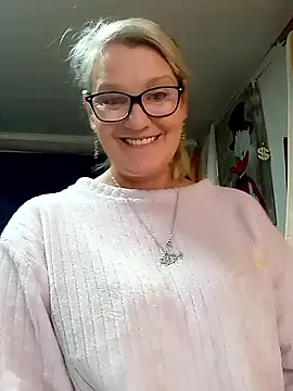 Snapshot of irinamaux chatting on May 11, 2026, 2:45 pm irinamaux online show from May 11, 2026, 2:45 pm