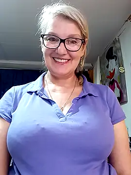 Snapshot of irinamaux chatting on May 13, 2026, 4:32 am irinamaux online show from May 13, 2026, 4:32 am