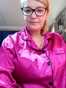 Snapshot of irinamaux chatting on May 17, 2026, 7:17 am irinamaux online show from May 17, 2026, 7:17 am