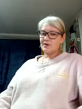 Snapshot of irinamaux chatting on May 18, 2026, 4:35 pm irinamaux online show from May 18, 2026, 4:35 pm