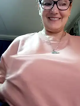 Snapshot of irinamaux chatting on May 20, 2026, 7:14 am irinamaux online show from May 20, 2026, 7:14 am