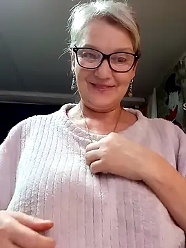 Snapshot of irinamaux chatting on May 20, 2026, 10:38 pm irinamaux online show from May 20, 2026, 10:38 pm