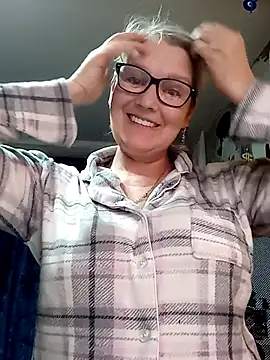 Snapshot of irinamaux chatting on May 22, 2026, 6:42 am irinamaux online show from May 22, 2026, 6:42 am