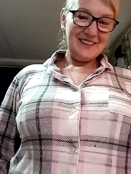 Snapshot of irinamaux chatting on May 23, 2026, 6:51 am irinamaux online show from May 23, 2026, 6:51 am