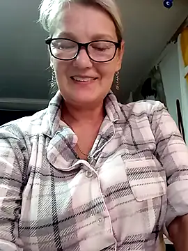 Snapshot of irinamaux chatting on May 23, 2026, 7:40 pm irinamaux online show from May 23, 2026, 7:40 pm