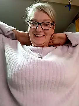 Snapshot of irinamaux chatting on May 30, 2026, 8:00 am irinamaux online show from May 30, 2026, 8:00 am