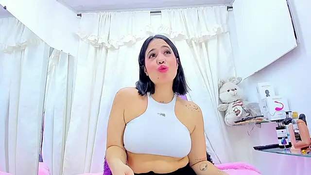 Snapshot of emily_madrid chatting on January 14, 2025, 4:57 am emily madrid online show from January 14, 2025, 4:57 am