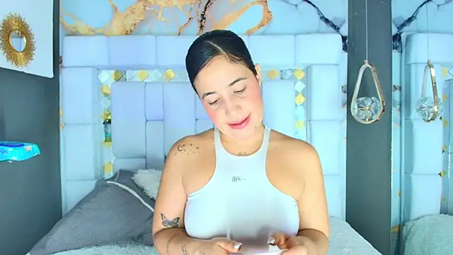 Snapshot of emily_madrid chatting on October 1, 2025, 5:35 am emily madrid online show from October 1, 2025, 5:35 am